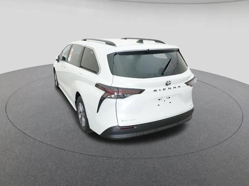 Wind Chill Pearl 2026 Toyota Sienna XLE