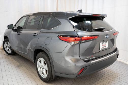 Magnetic Gray Metallic 2023 Toyota Highlander Hybrid LE