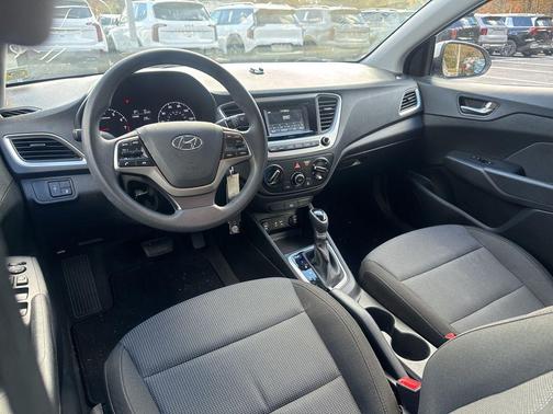 2022 Hyundai Accent SE