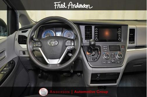 2020 Toyota Sienna SE