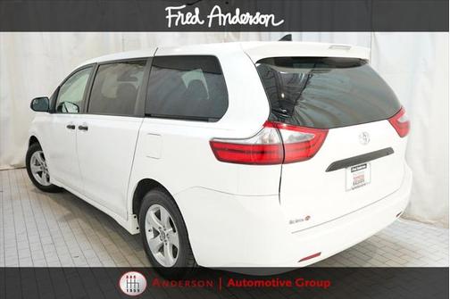 2020 Toyota Sienna SE