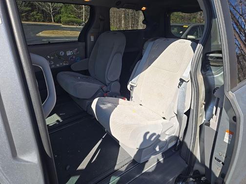 2019 Toyota Sienna LE