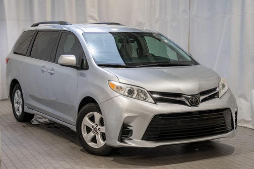 2019 Toyota Sienna LE