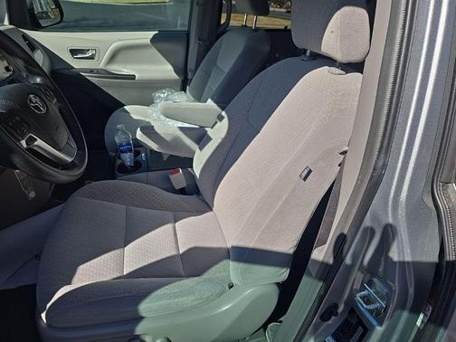 2019 Toyota Sienna LE
