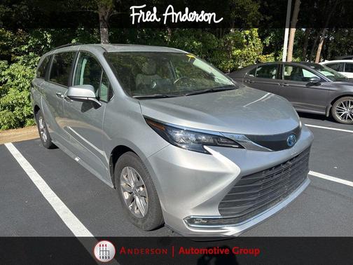 2024 Toyota Sienna XLE 8 Passenger