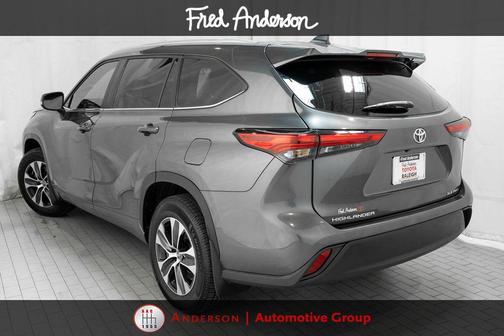 Magnetic Gray Metallic 2023 Toyota Highlander XLE