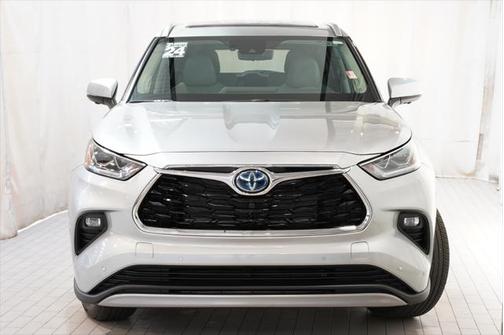 Celestial Silver Metallic 2024 Toyota Highlander Hybrid Platinum