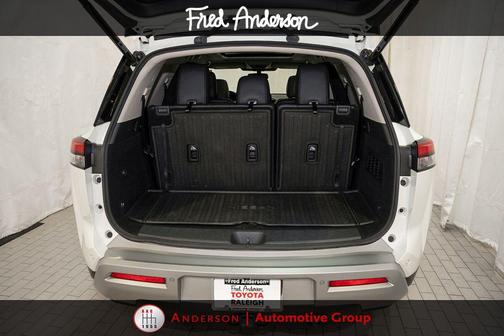 Pearl White Tricoat 2022 Nissan Pathfinder SL 2WD