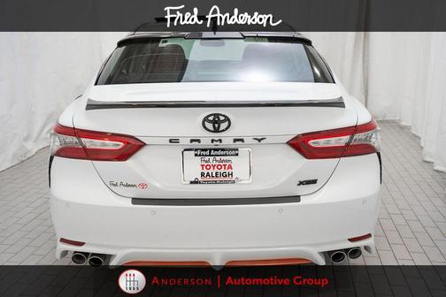 Wind Chill Pearl/Midnight Black Metallic 2019 Toyota Camry XSE