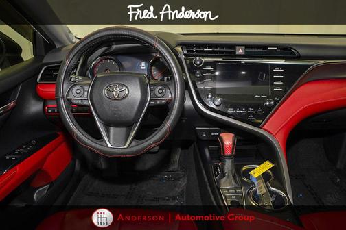 Wind Chill Pearl/Midnight Black Metallic 2019 Toyota Camry XSE