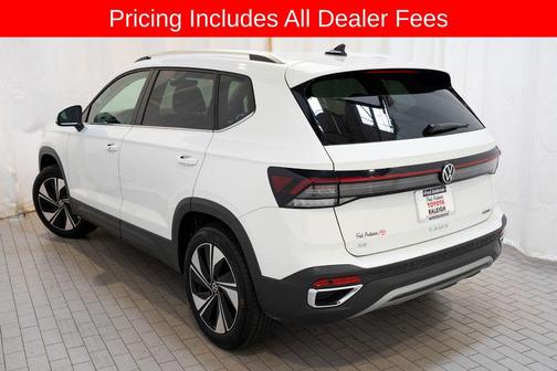 Pure White 2025 Volkswagen Taos 1.5T SE
