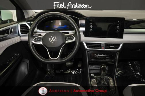 Pure White 2025 Volkswagen Taos 1.5T SE