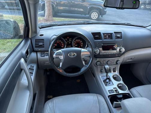 2012 Toyota Highlander SE