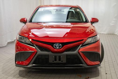 2024 Toyota Camry Hybrid SE