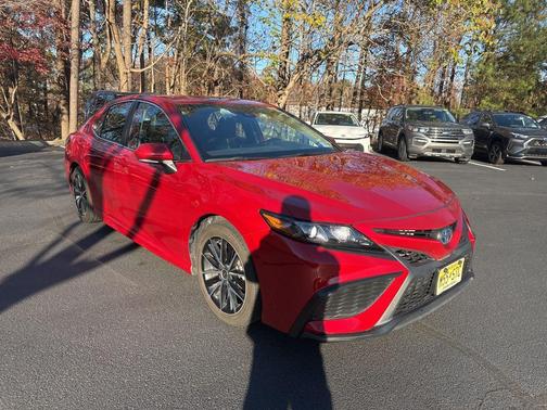 2024 Toyota Camry Hybrid SE