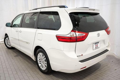 2017 Toyota Sienna XLE