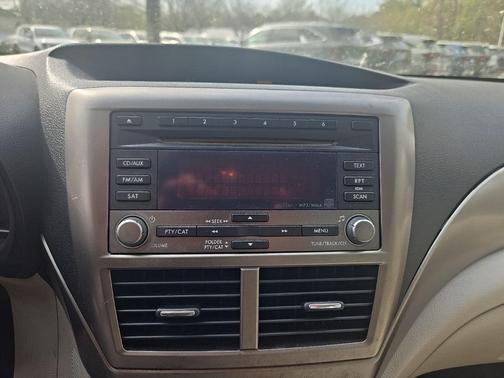 Obsidian Black Pearl 2010 Subaru Impreza 2.5 i