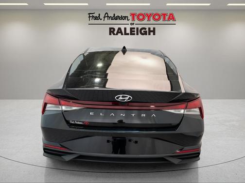 2022 Hyundai ELANTRA SE