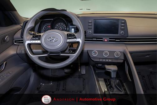 2022 Hyundai ELANTRA SE