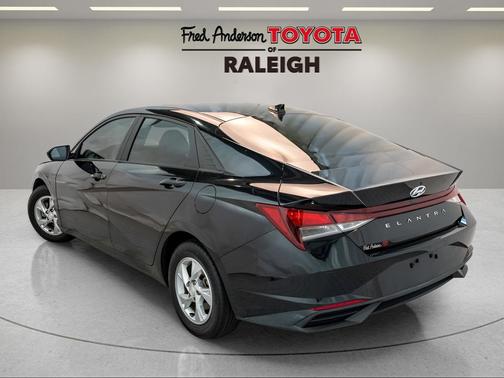 2022 Hyundai ELANTRA SE