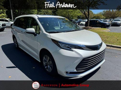 2023 Toyota Sienna XLE 8 Passenger