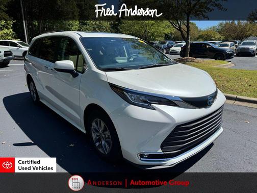 2023 Toyota Sienna XLE 8 Passenger