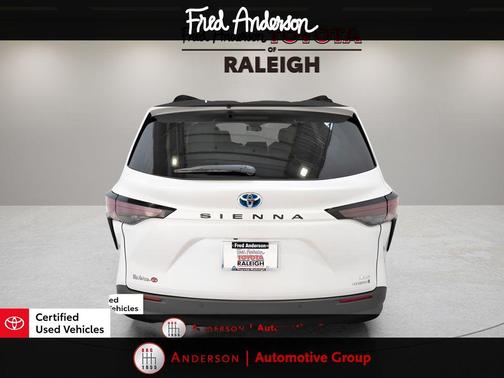 2023 Toyota Sienna XLE 8 Passenger
