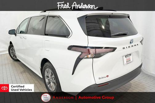 2023 Toyota Sienna XLE 8 Passenger