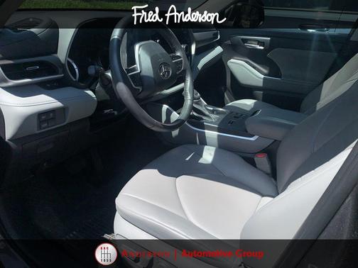 Magnetic Gray Metallic 2023 Toyota Highlander XLE