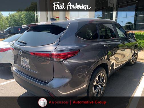 Magnetic Gray Metallic 2023 Toyota Highlander XLE