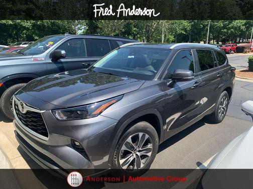 Magnetic Gray Metallic 2023 Toyota Highlander XLE