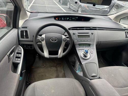 2010 Toyota Prius III