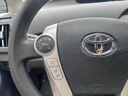 2010 Toyota Prius III