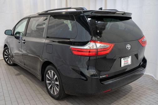 2020 Toyota Sienna XLE