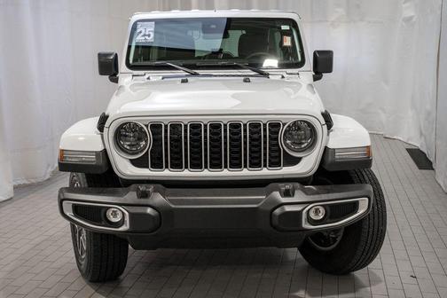 2025 Jeep Wrangler 4-Door Sahara 4x4