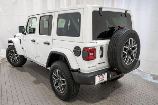 2025 Jeep Wrangler 4-Door Sahara 4x4