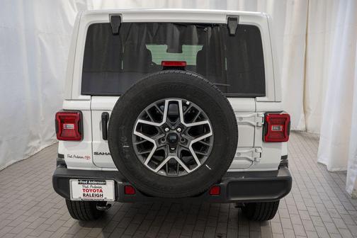 2025 Jeep Wrangler 4-Door Sahara 4x4