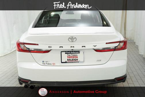 Ice Cap 2025 Toyota Camry SE