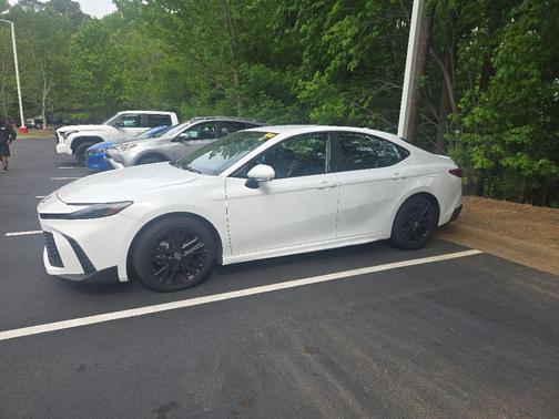 Ice Cap 2025 Toyota Camry SE