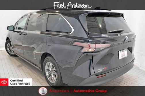 2023 Toyota Sienna LE