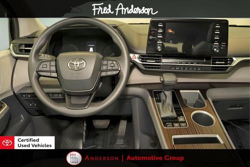 2023 Toyota Sienna LE