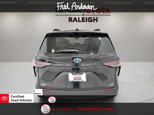 2023 Toyota Sienna LE