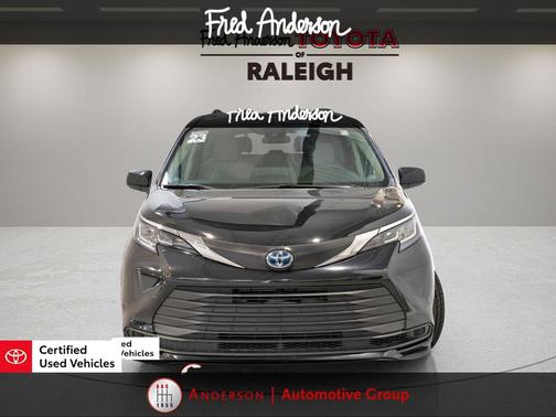 2023 Toyota Sienna LE