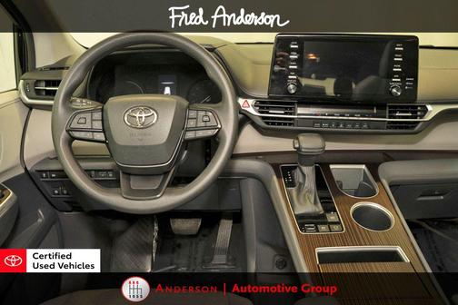 2023 Toyota Sienna LE