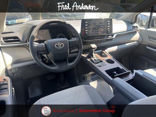 2023 Toyota Sienna LE
