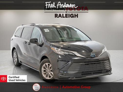 2023 Toyota Sienna LE