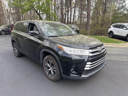 Midnight Black Metallic 2018 Toyota Highlander LE I4