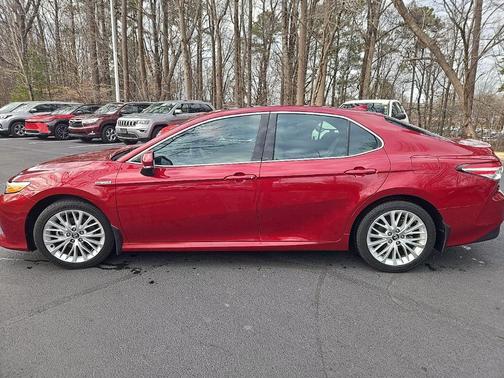 2020 Toyota Camry Hybrid XLE