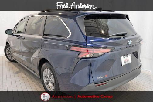 2021 Toyota Sienna LE