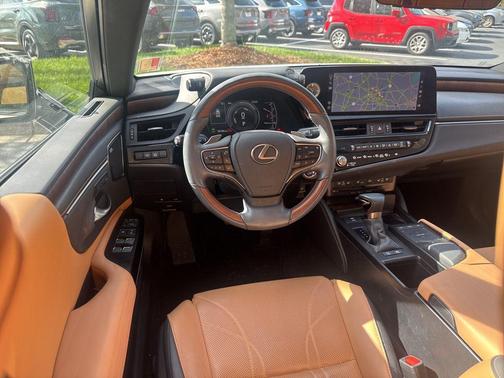 2022 Lexus ES 300h Ultra Luxury